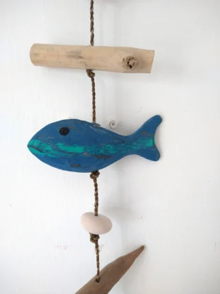 Handcrafted String of Driftwood Fish. 90 x 12cm - Image 3